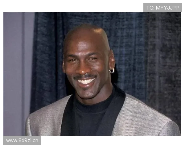 为谁而来？迈克尔-乔丹亲临现场观看摩纳哥vs巴萨